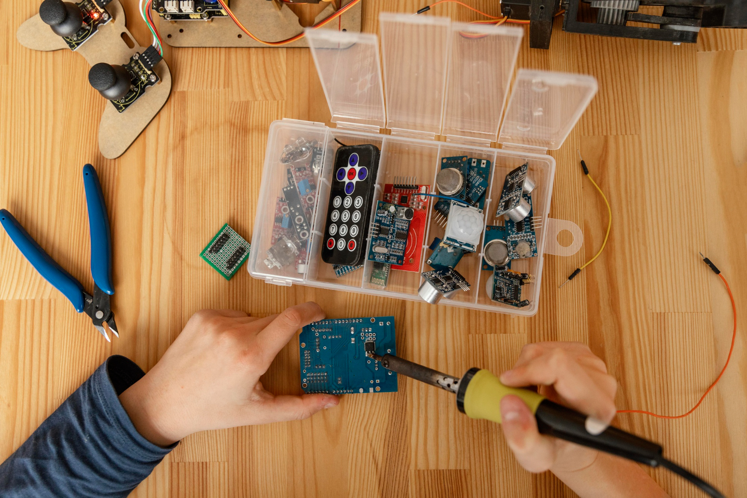 Rekomendasi Ide Bisnis Jasa atau Layanan Bidang Elektronik