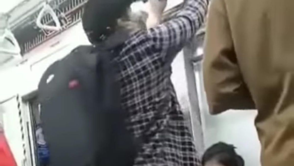 Viral Di Jakarta Aksi Pencurian Tas Penumpang KRL